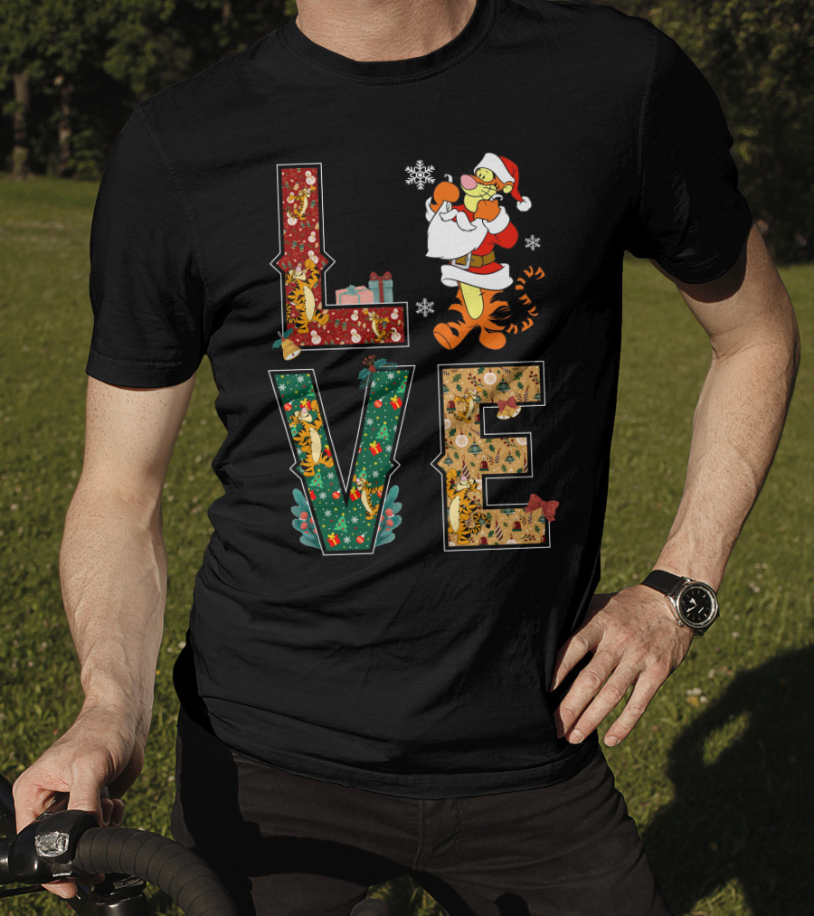 Love Tigger Christmas Santa Hat And Gifts T-Shirt