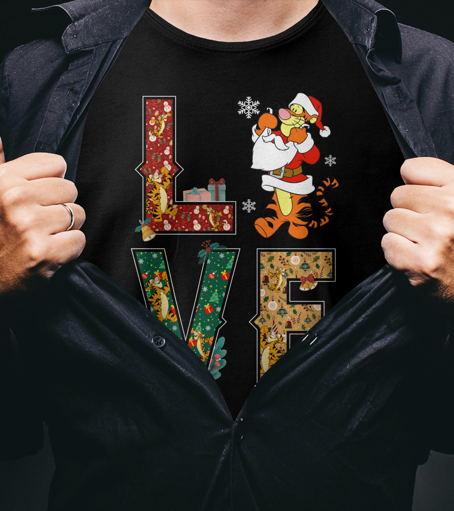 Love Tigger Christmas Santa Hat And Gifts T-Shirt