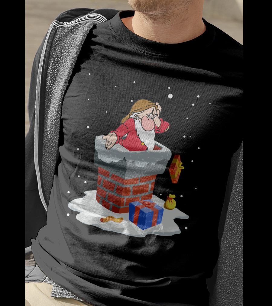 Grumpy Stuck In Chimney With Christmas Gifts And Snow T-Shirt