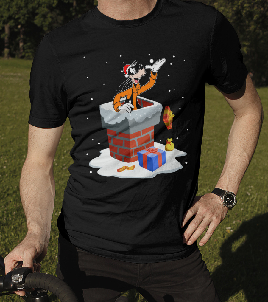 Goofy Santa Chimney Christmas Presents Snow T-Shirt