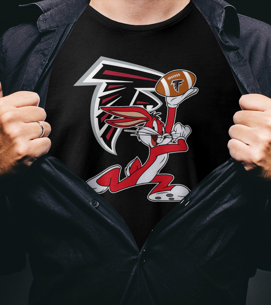 Atlanta Falcons Bugs Bunny Holding Football T-Shirt