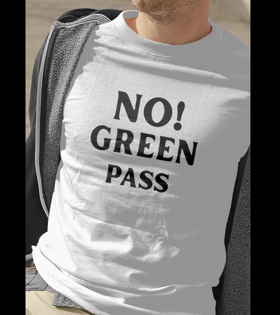 No Green Pass Protest Slogan By Veronica Dalla Pria T-Shirt