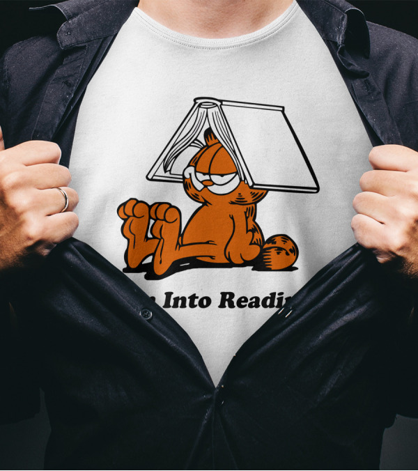 Shan Horan Draws Garfield I'm Into Reading Book Hat T-Shirt