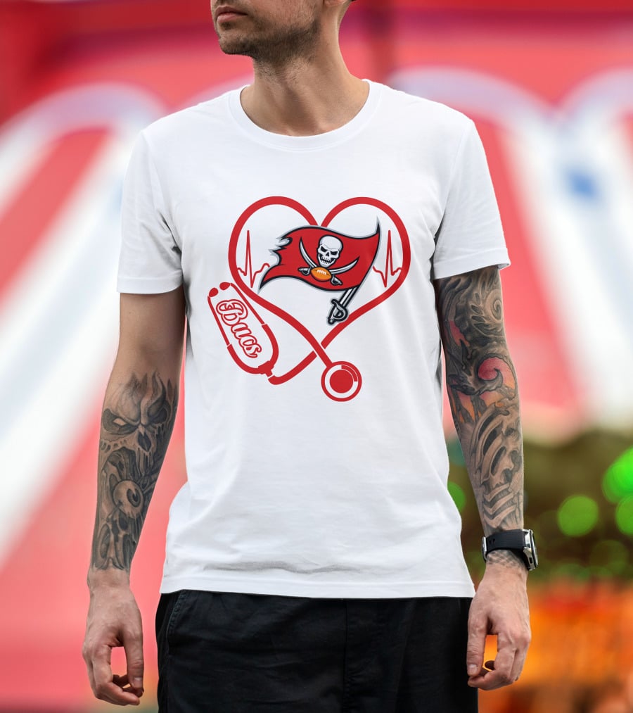 Nurse Heartbeat Love Bucs Tampa Bay Buccaneers Stethoscope Flag T-Shirt