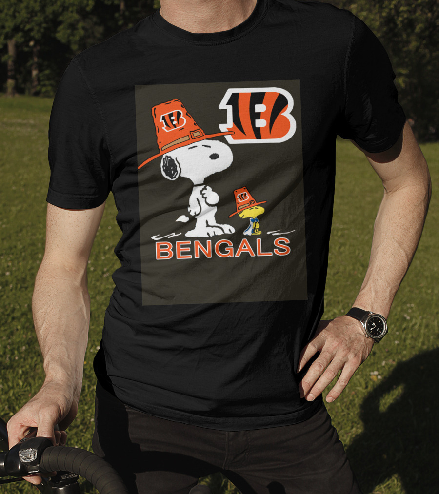Bengals Snoopy Woodstock Thanksgiving Football T-Shirt