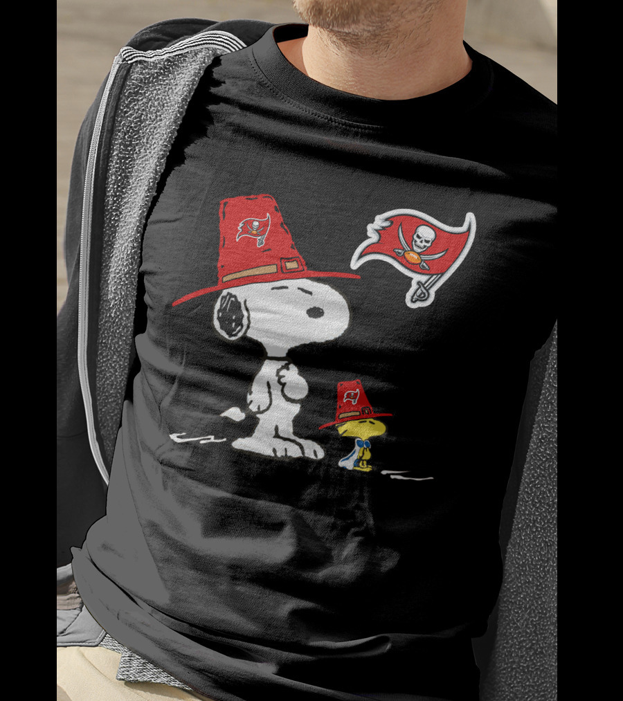 Snoopy Buccaneers Pirate Hat With Logo And Flag T-Shirt