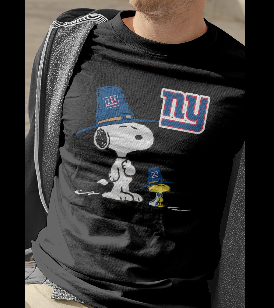 New York Giants Snoopy And Woodstock Pilgrim Hat Celebration T-Shirt