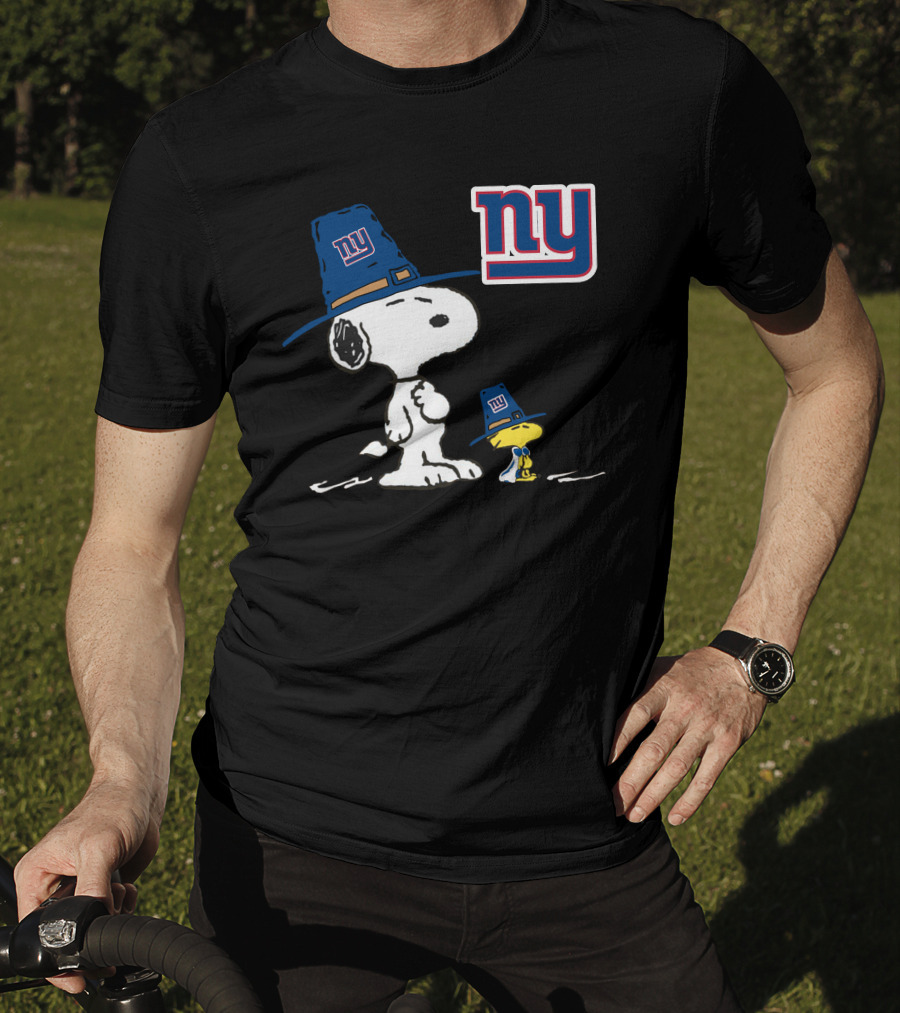 New York Giants Snoopy And Woodstock Pilgrim Hat Celebration T-Shirt