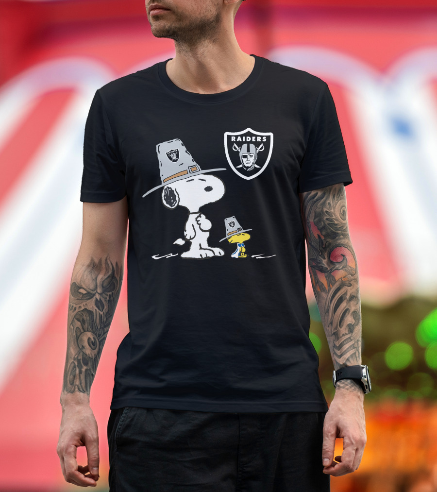 Raiders Snoopy And Woodstock Pilgrim Hat Football Tribute T-Shirt