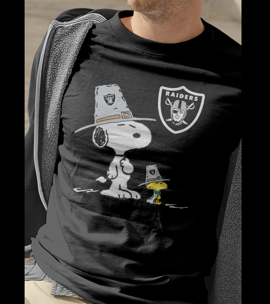 Raiders Snoopy And Woodstock Pilgrim Hat Football Tribute T-Shirt