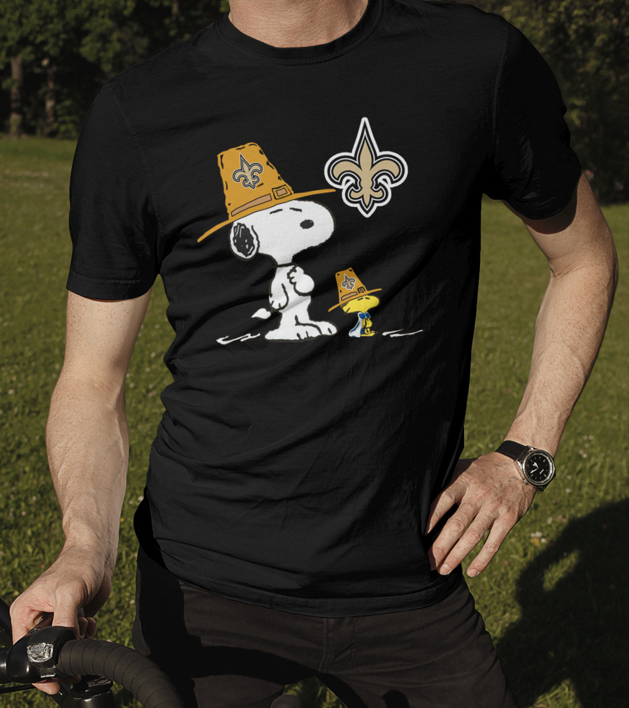 New Orleans Saints Snoopy And Woodstock Fleur-De-Lis Hat T-Shirt