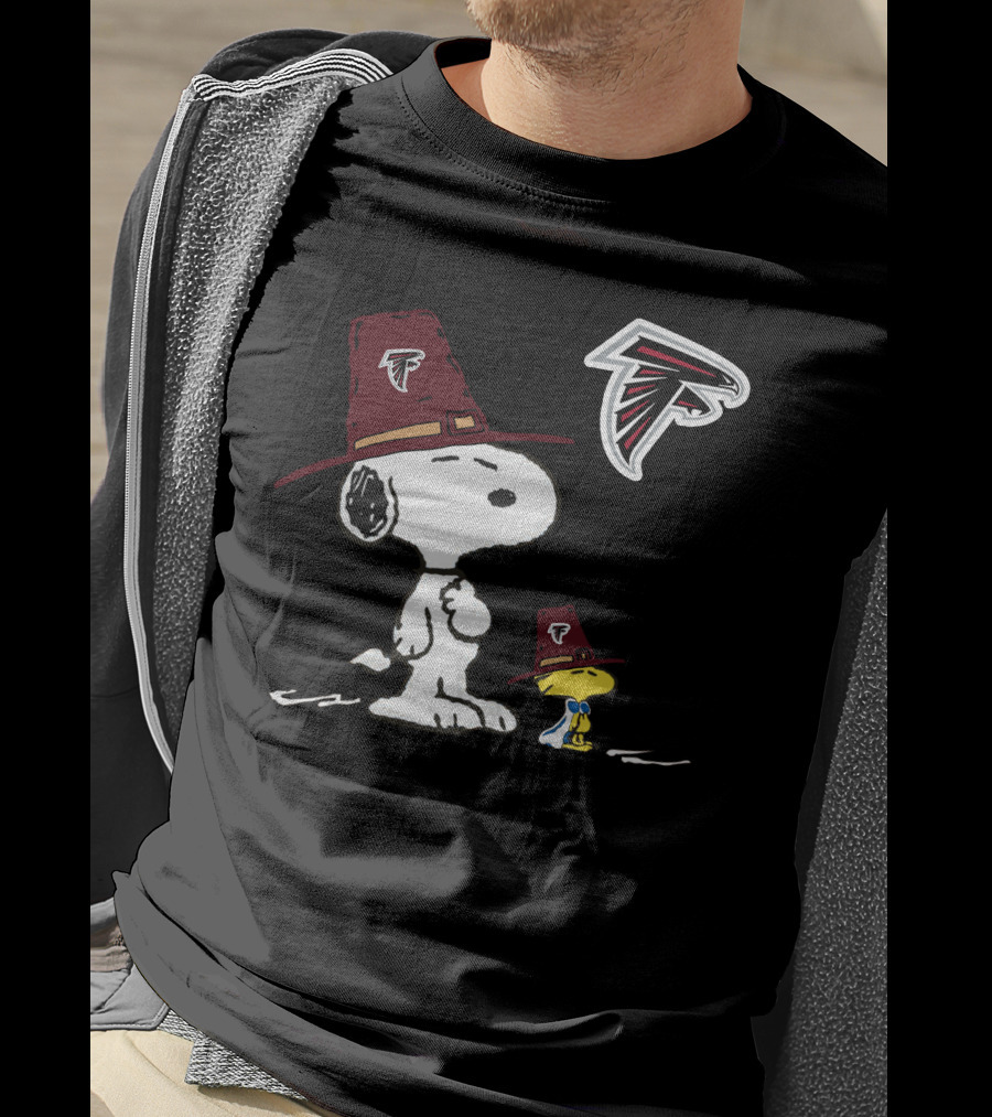 Snoopy And Woodstock In Atlanta Falcons Pilgrim Hats T-Shirt