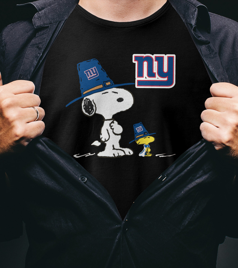 New York Giants Snoopy And Woodstock With Big Blue Hat T-Shirt