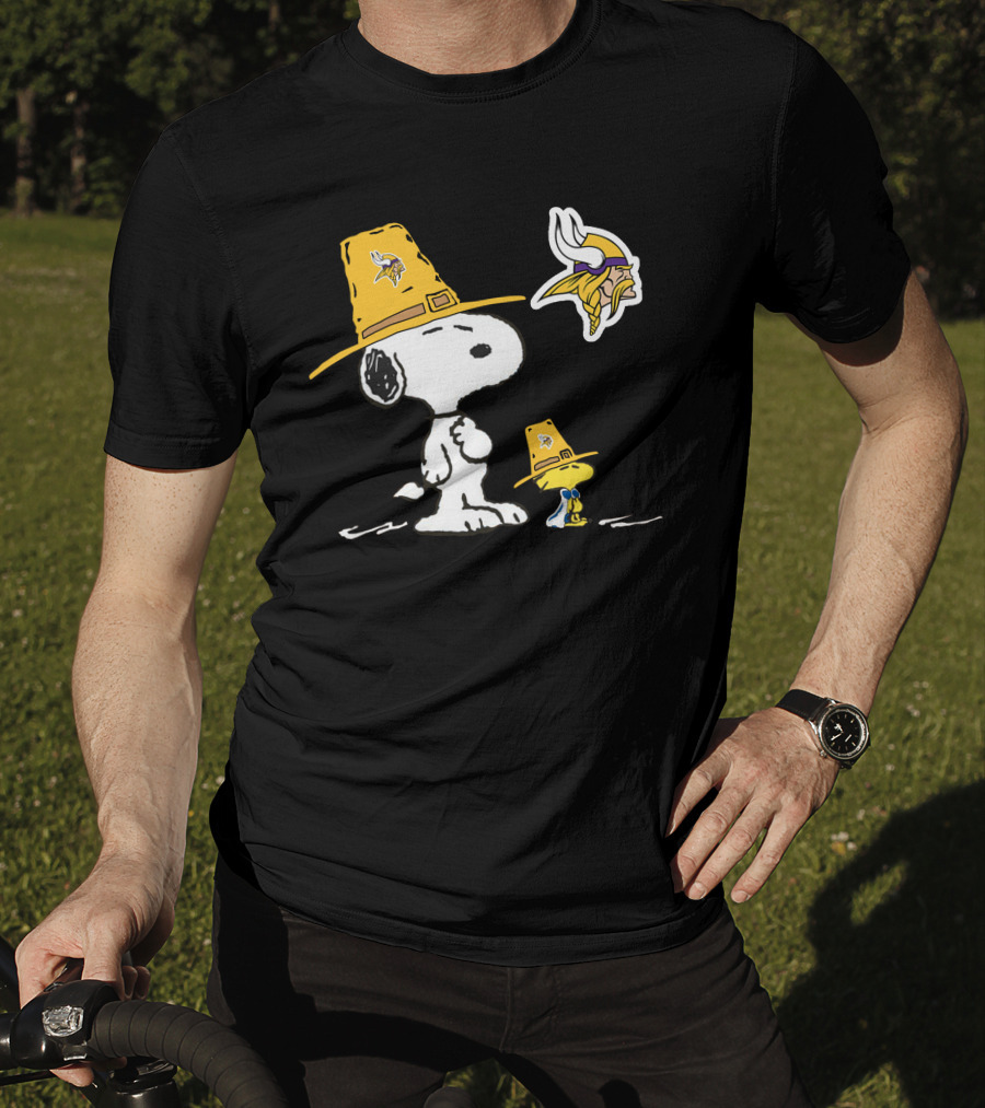 Vikings Snoopy And Woodstock Pilgrim Hats Nfl Mascot T-Shirt