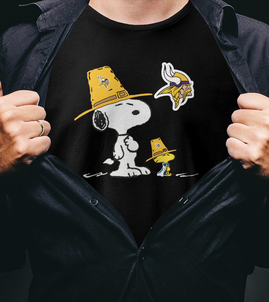 Vikings Snoopy And Woodstock Pilgrim Hats Nfl Mascot T-Shirt