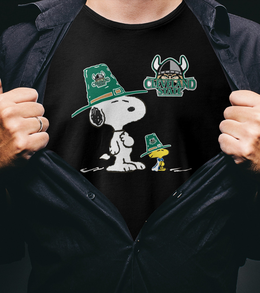 Cleveland State Vikings Snoopy And Woodstock In Green Pilgrim Hats T-Shirt
