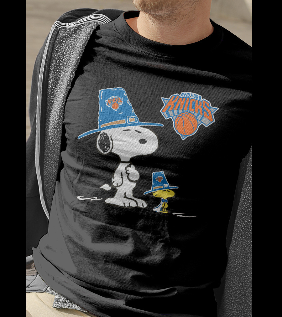 New York Knicks Snoopy And Woodstock Pilgrim Hats T-Shirt