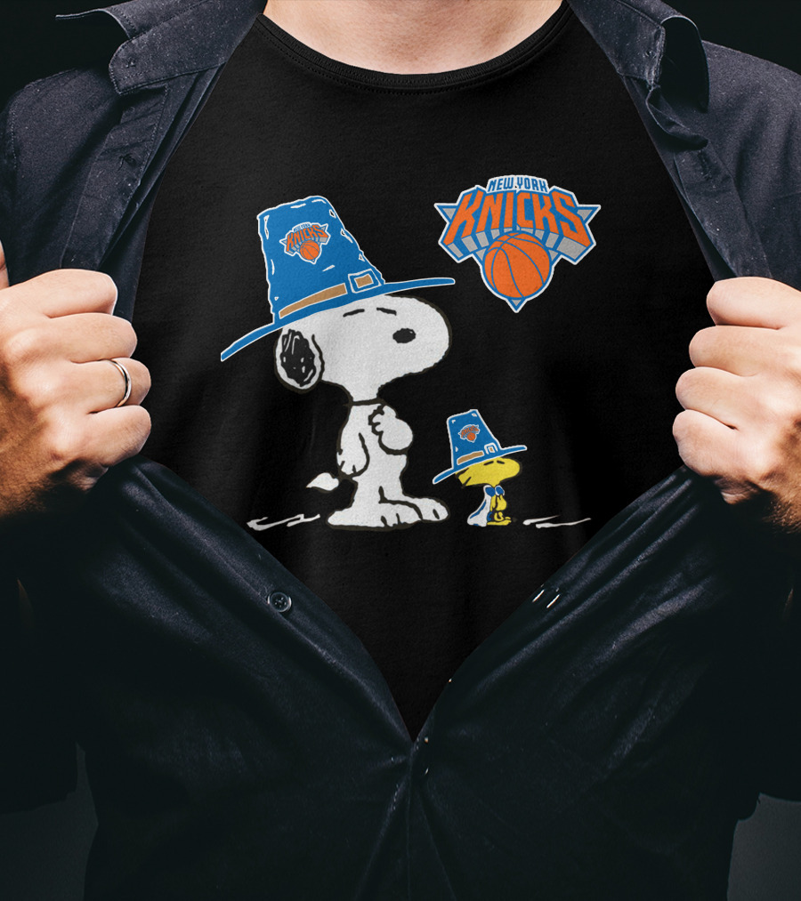 New York Knicks Snoopy And Woodstock Pilgrim Hats T-Shirt