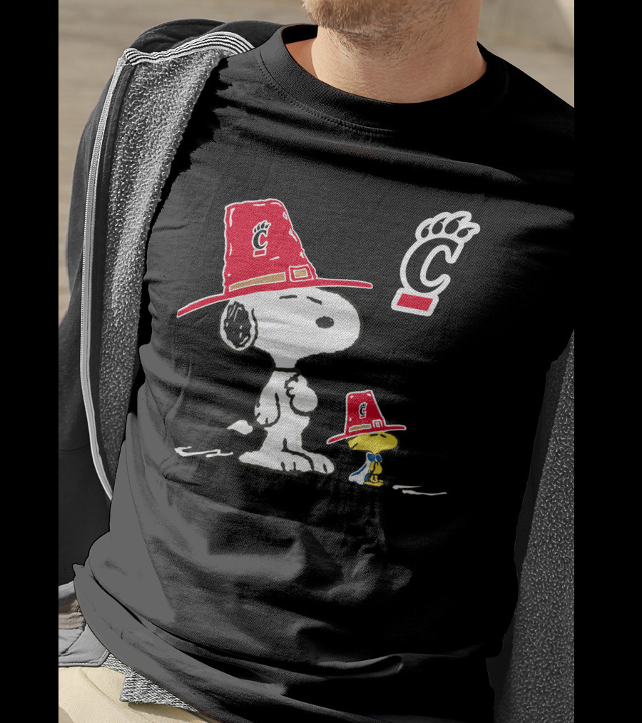 Cincinnati Bearcats Snoopy With Red Hats And Bearcats T-Shirt