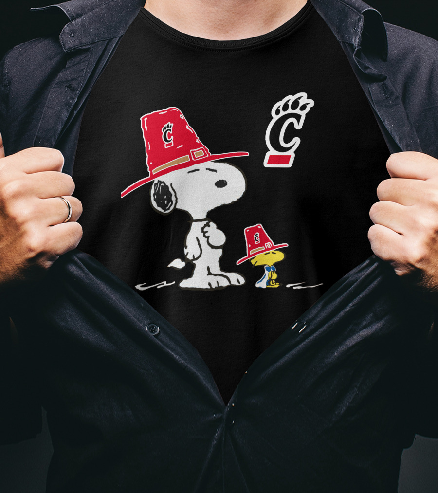 Cincinnati Bearcats Snoopy With Red Hats And Bearcats T-Shirt