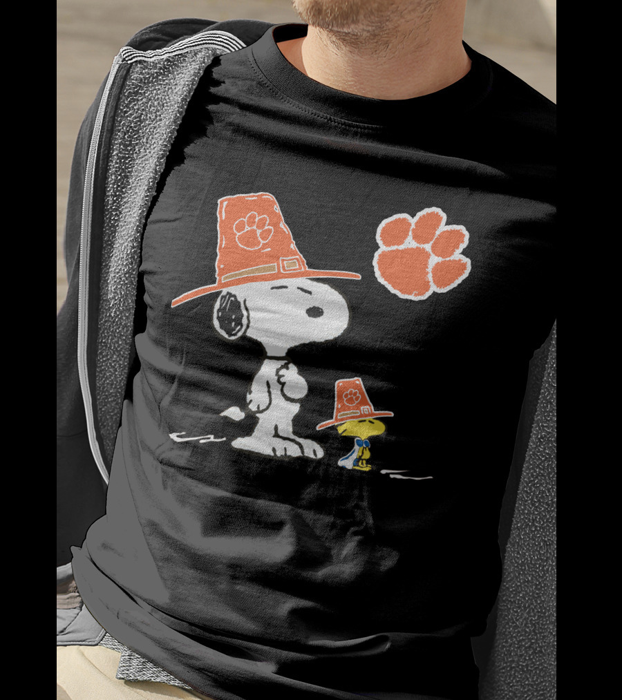 Clemson Tigers Snoopy And Woodstock Thanksgiving Hat Football Paw T-Shirt