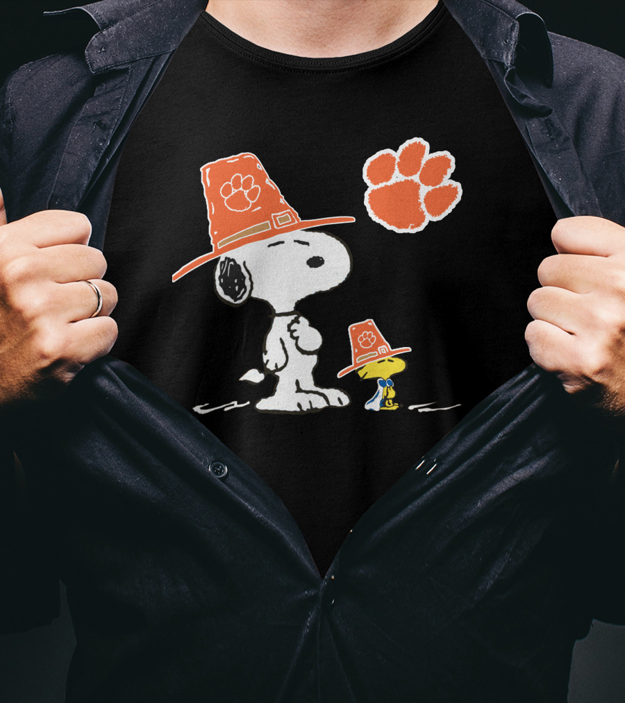 Clemson Tigers Snoopy And Woodstock Thanksgiving Hat Football Paw T-Shirt