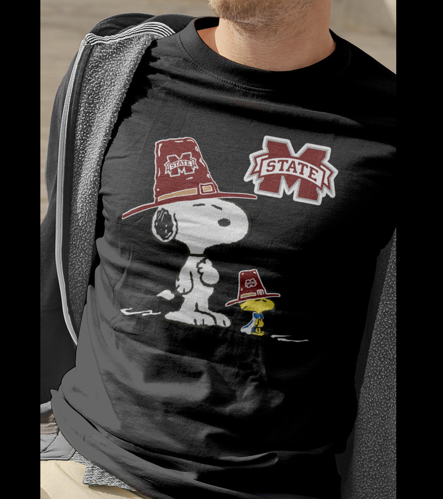 Mississippi State Bulldogs Snoopy Woodstock Pilgrim Hat Peanuts T-Shirt
