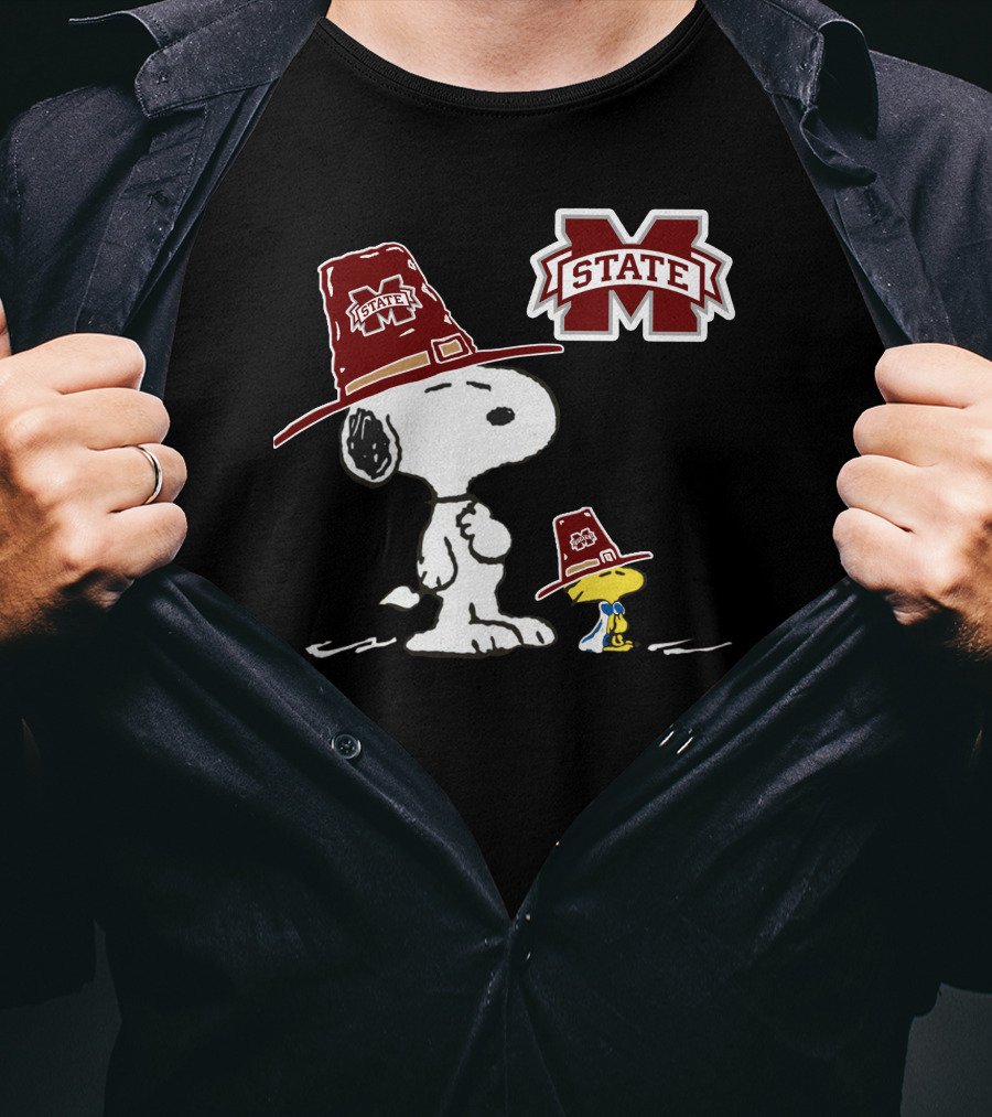 Mississippi State Bulldogs Snoopy Woodstock Pilgrim Hat Peanuts T-Shirt