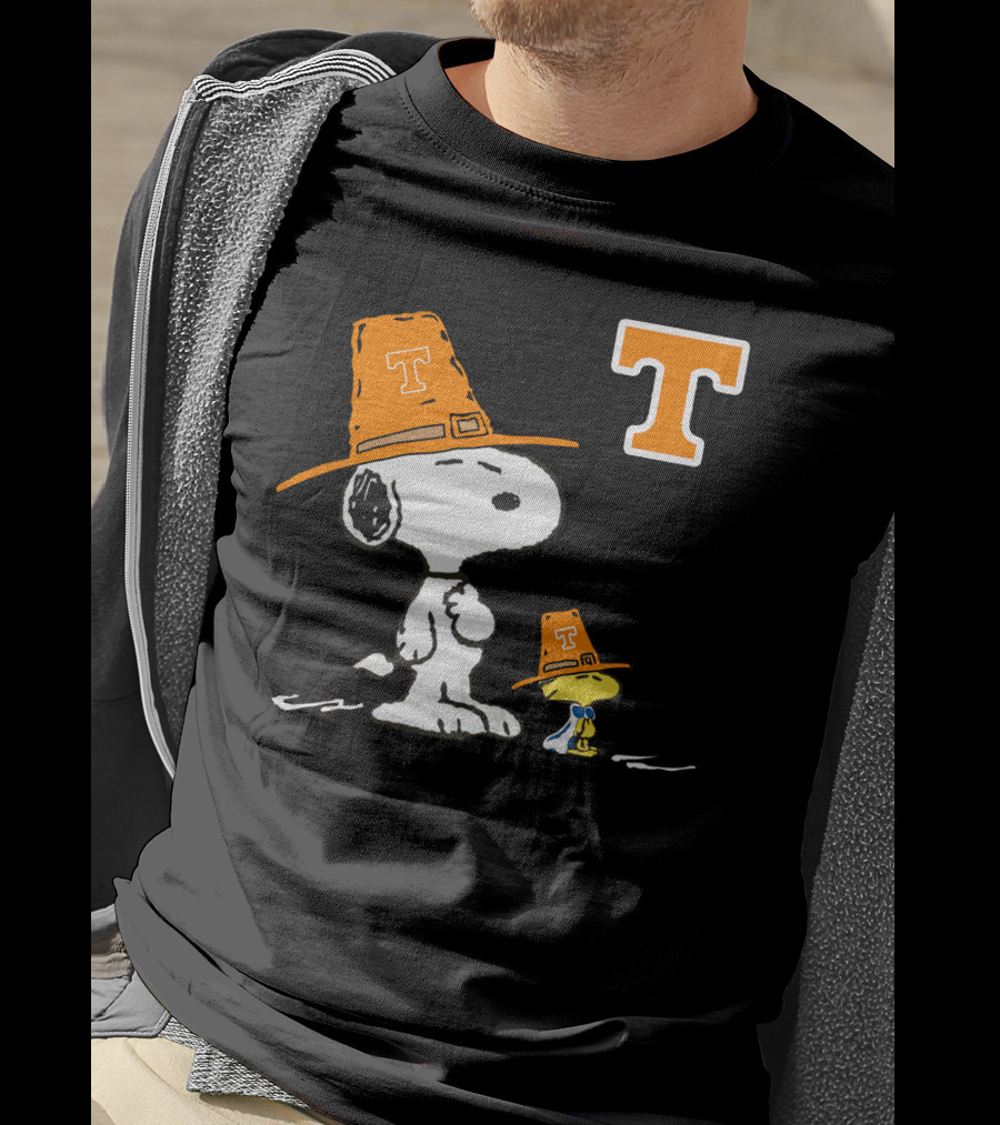 Tennessee Volunteers Snoopy Woodstock Football Fan Gear T-Shirt