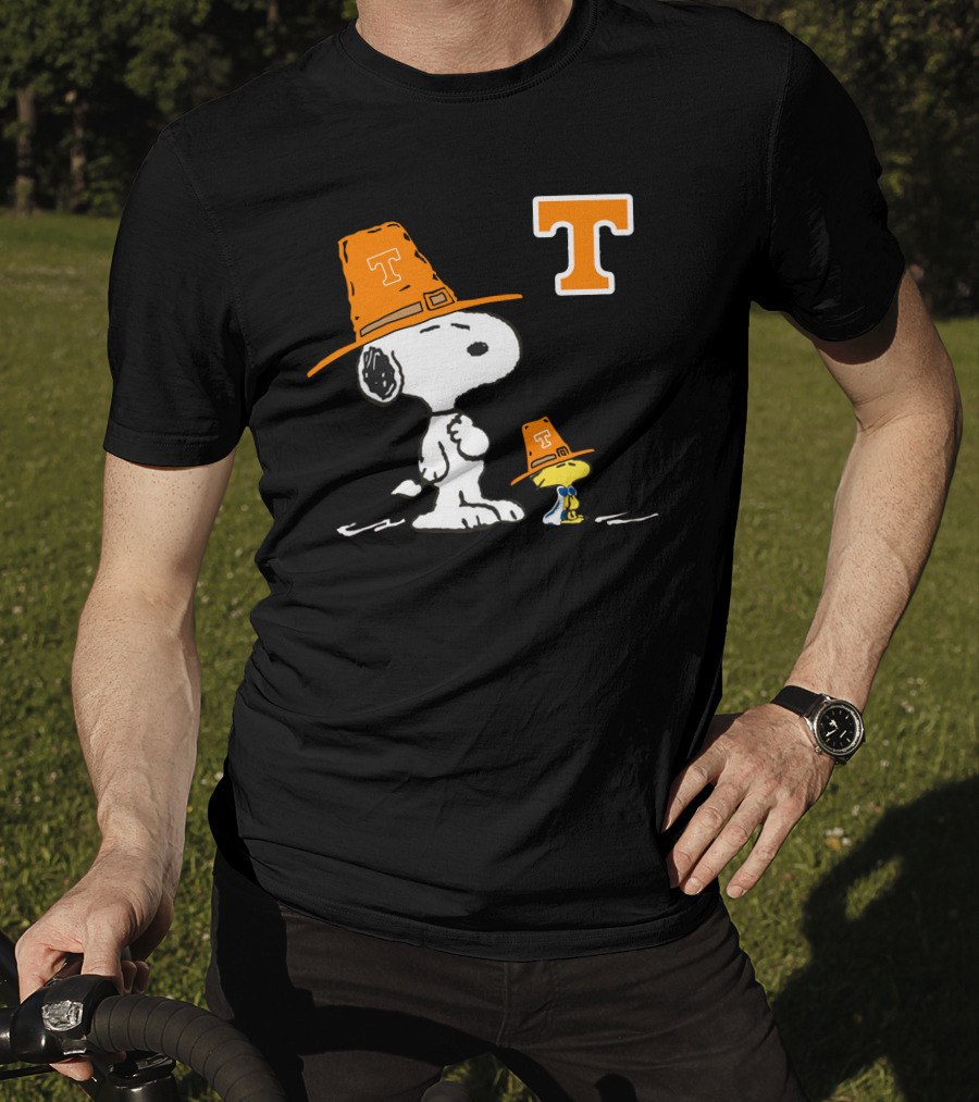 Tennessee Volunteers Snoopy Woodstock Football Fan Gear T-Shirt