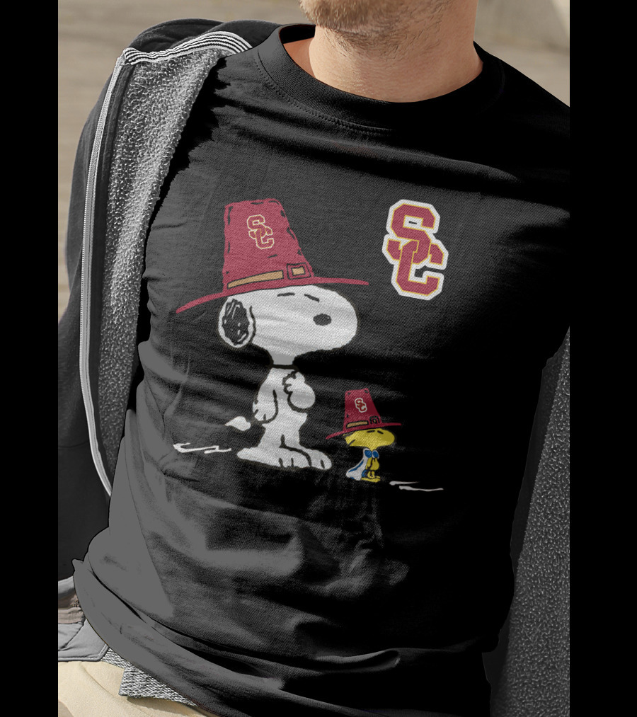 USC Trojans Snoopy And Woodstock Peanuts Comic Strip Characters With SC T-Shirt