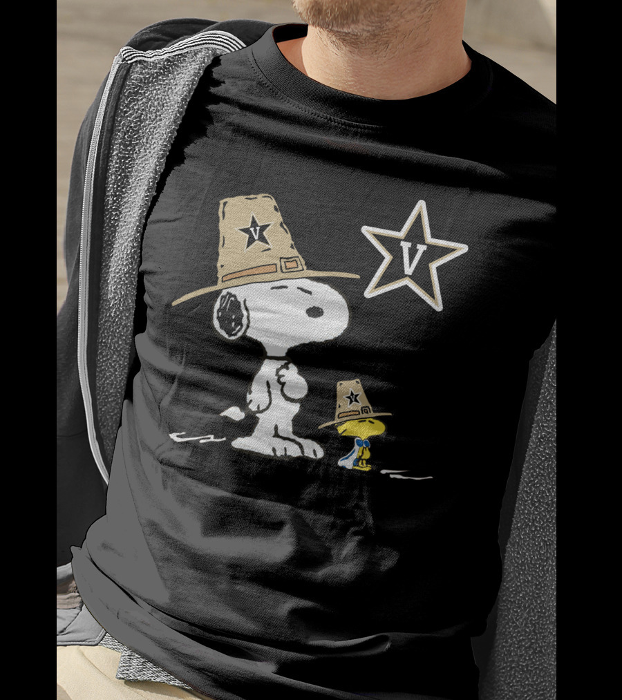 Snoopy Vanderbilt Commodores Star Logo Woodstock Pilgrim Hat T-Shirt