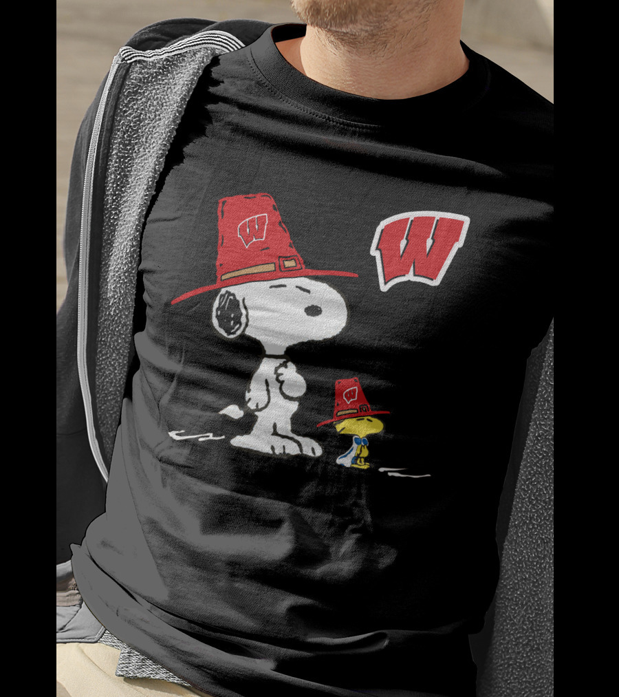 Wisconsin Badgers Snoopy Woodstock Pilgrim Hats T-Shirt