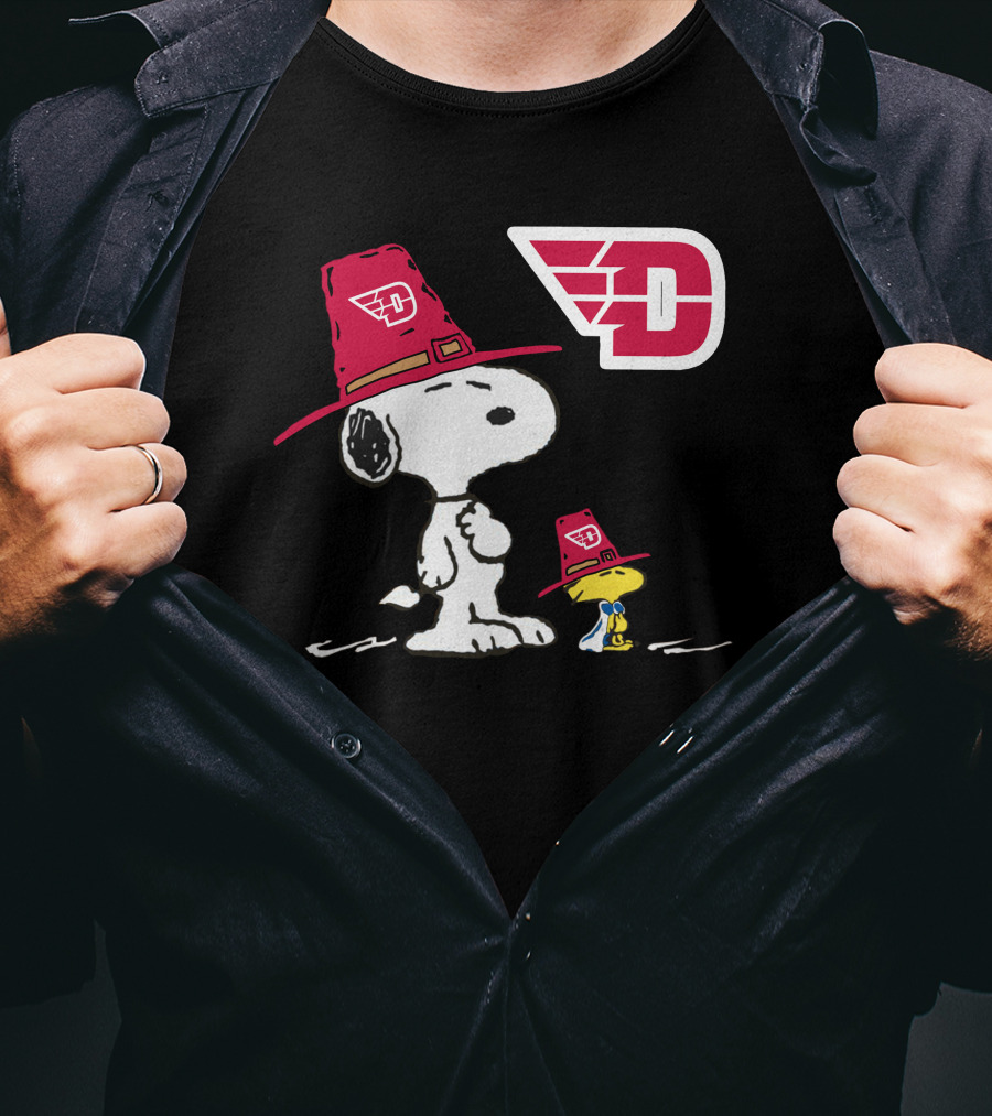 Dayton Flyers Snoopy And Woodstock Pilgrim Hats T-Shirt