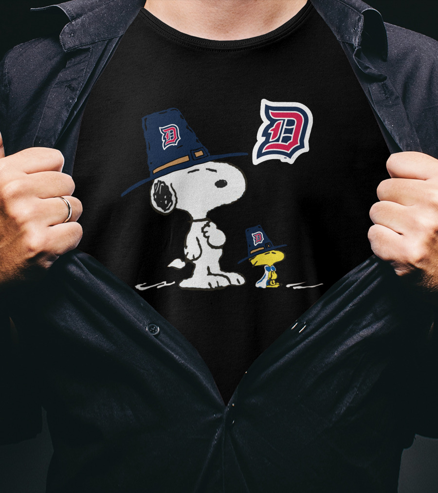 Snoopy Woodstock Duquesne Pilgrim Hat Emblem T-Shirt