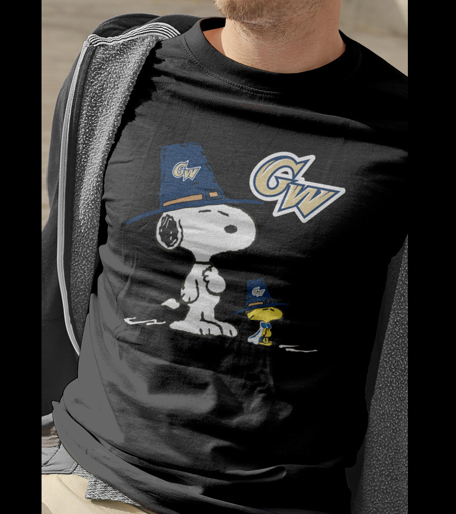 GW Snoopy And Woodstock Pilgrim Hats T-Shirt