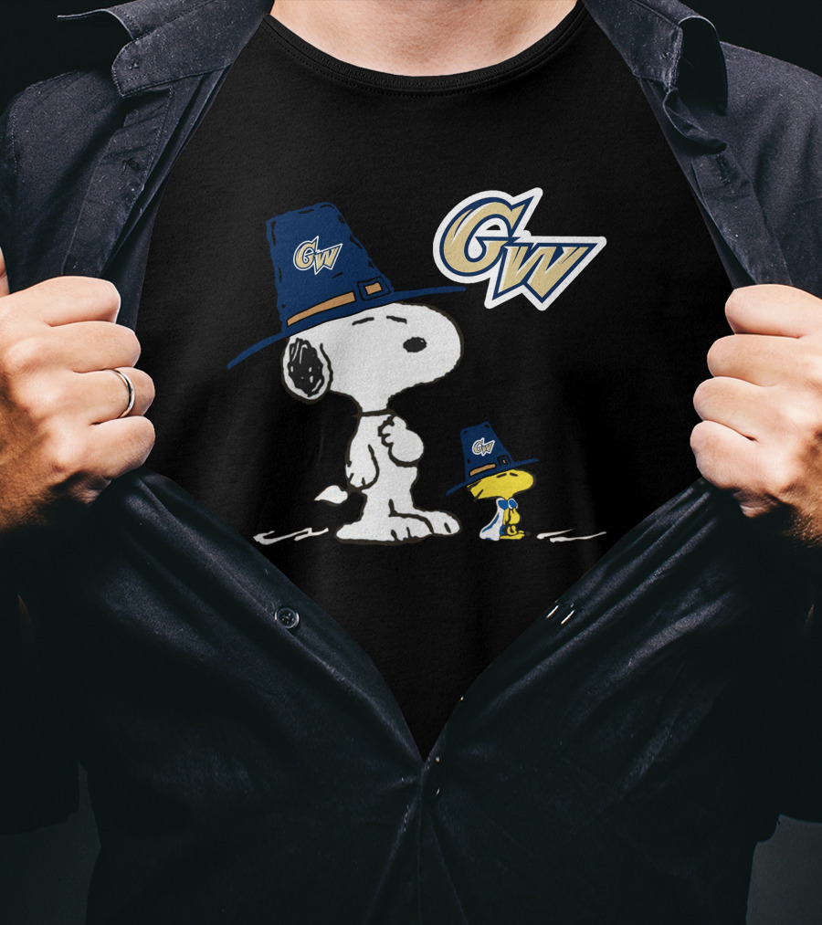 GW Snoopy And Woodstock Pilgrim Hats T-Shirt