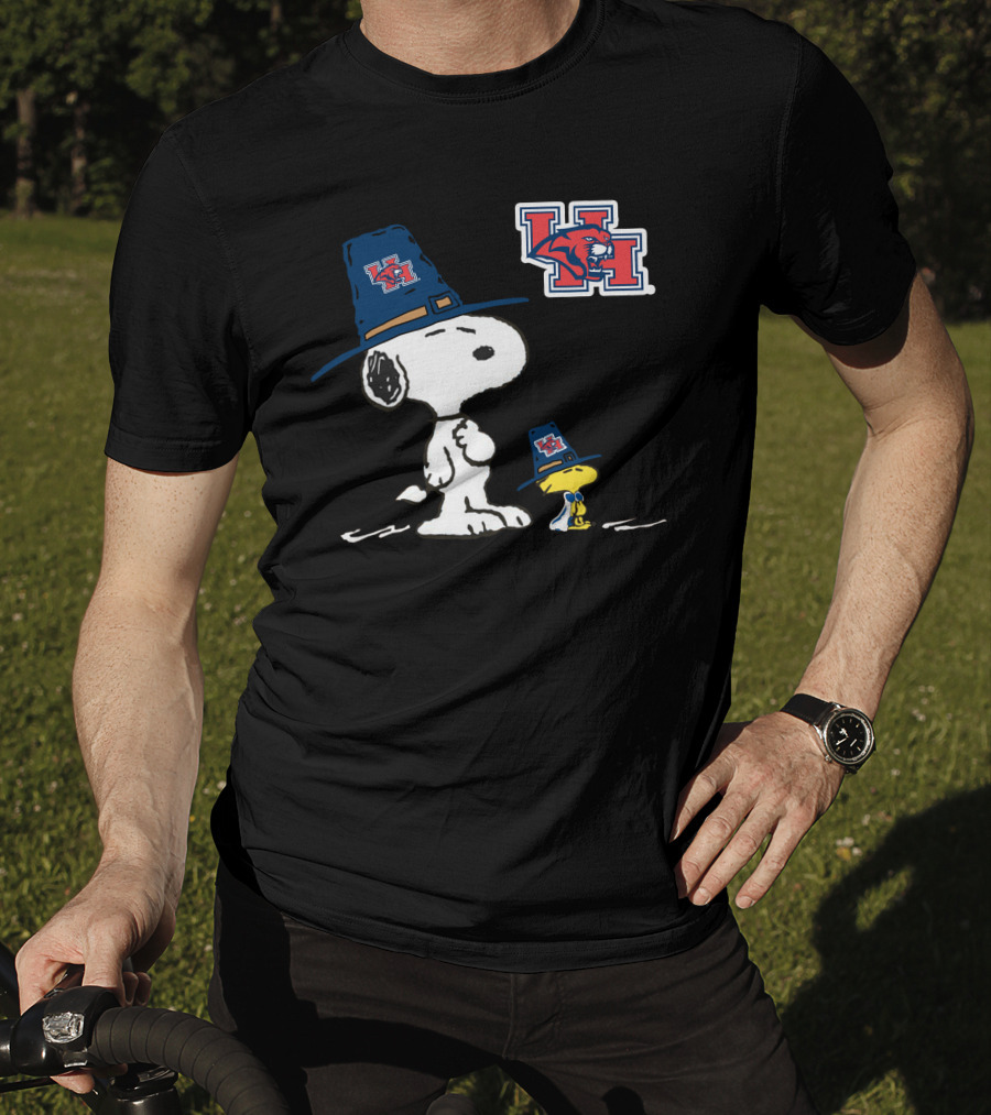 UH Cougars Snoopy And Woodstock Pilgrim Hats T-Shirt