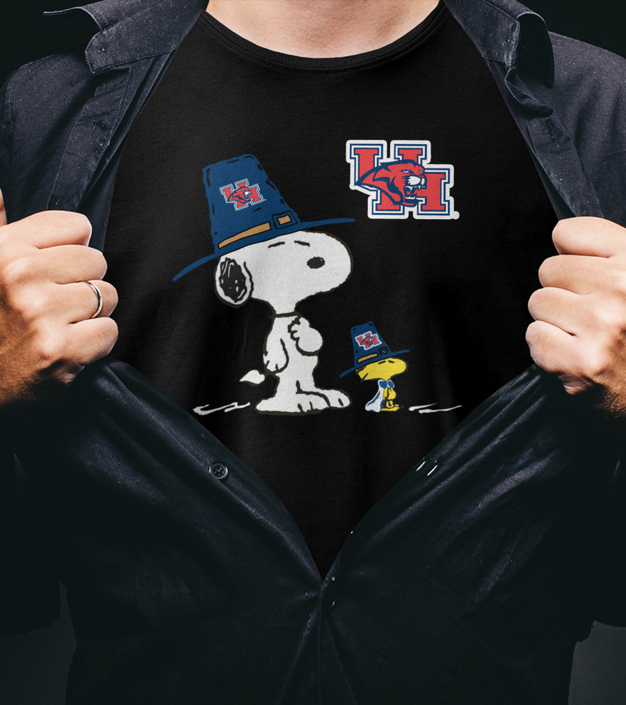 UH Cougars Snoopy And Woodstock Pilgrim Hats T-Shirt