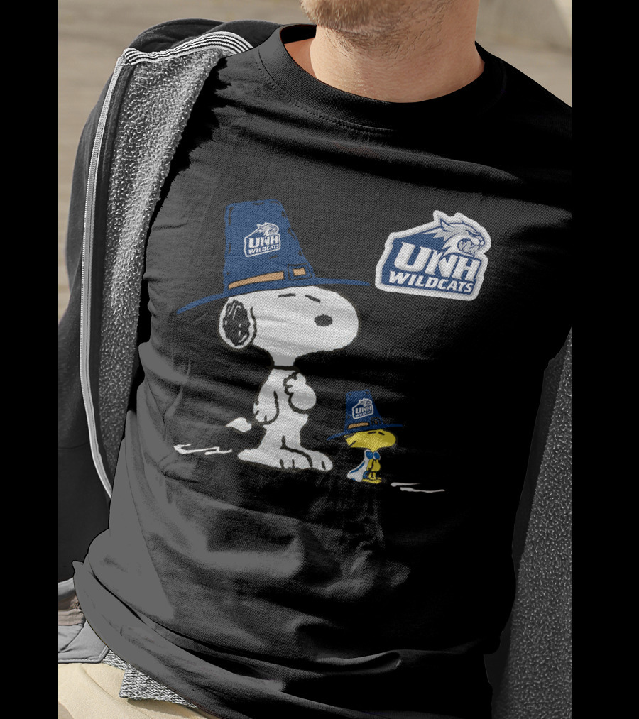 UNH Wildcats Snoopy And Woodstock Pilgrim Hat T-Shirt