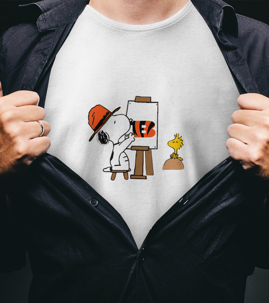 Snoopy Painting Cincinnati Bengals T-Shirt