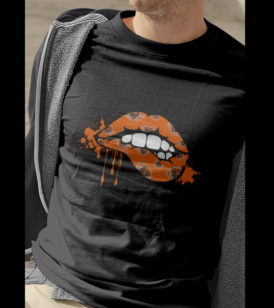 Dripping Lips With Chicago Bears Logo T-Shirt