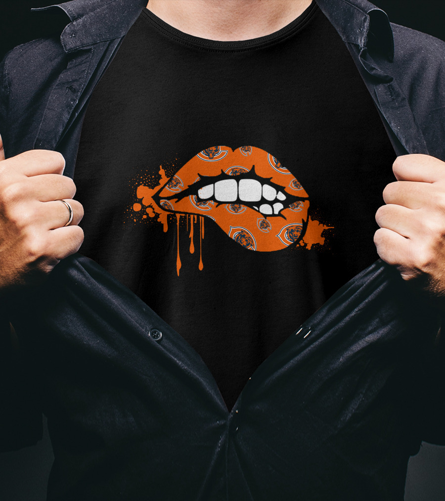 Dripping Lips With Chicago Bears Logo T-Shirt
