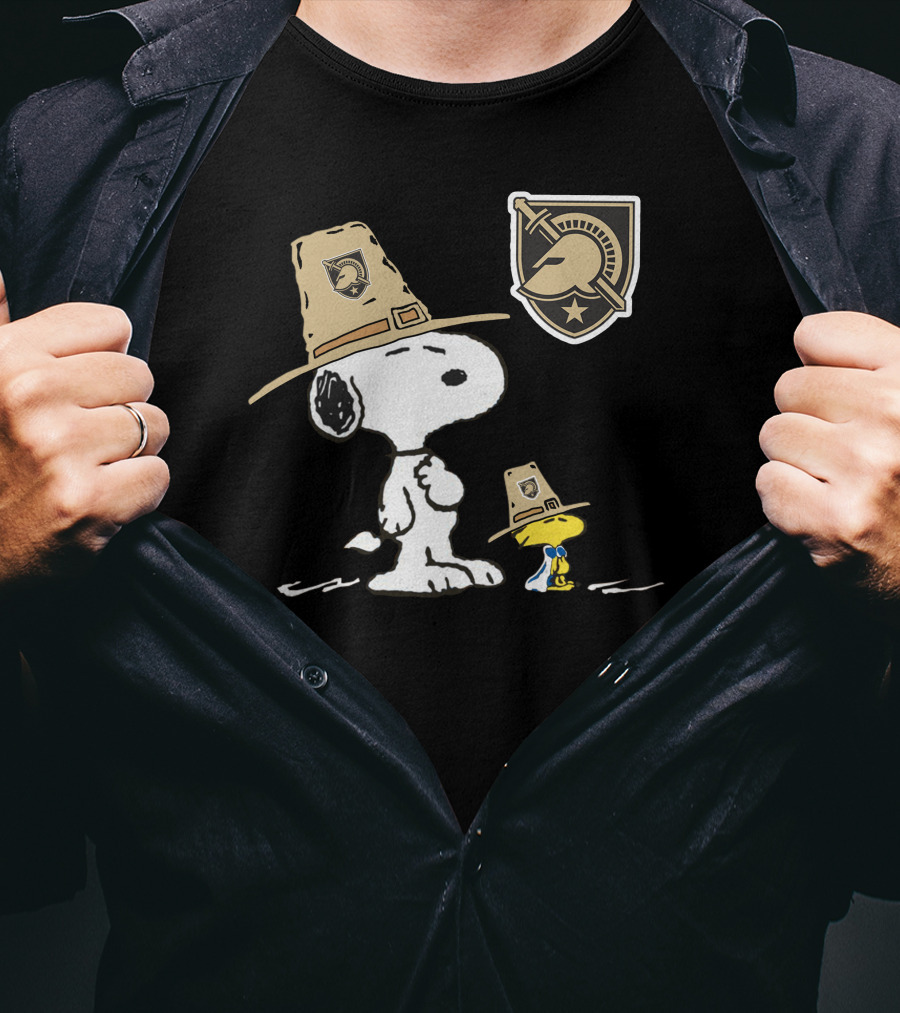 Snoopy And Woodstock With Army Black Knights Logo In Pilgrim Hats T-Shirt