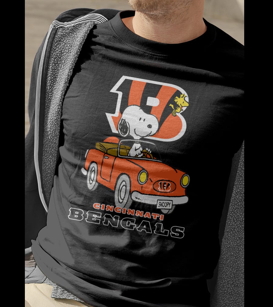 Cincinnati Bengals Snoopy Driving Woodstock Car NFL Peanuts T-Shirt