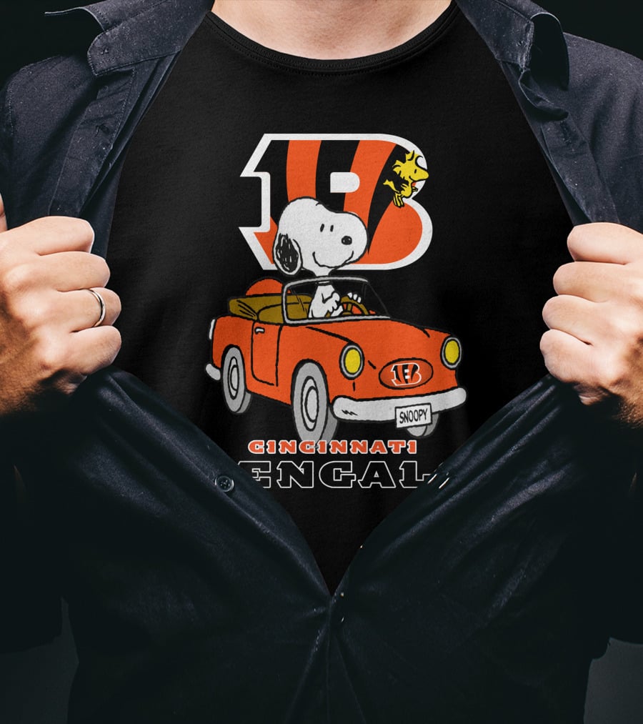 Cincinnati Bengals Snoopy Driving Woodstock Car NFL Peanuts T-Shirt