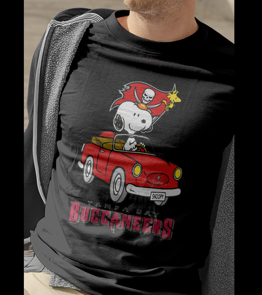Tampa Bay Buccaneers Snoopy Driving Red Car T-Shirt