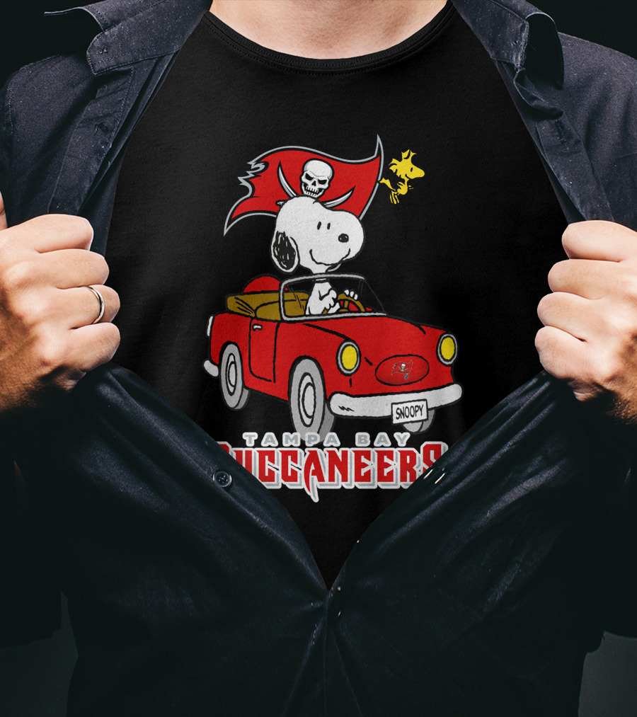 Tampa Bay Buccaneers Snoopy Driving Peanuts Woodstock Car Football Fan T-Shirt