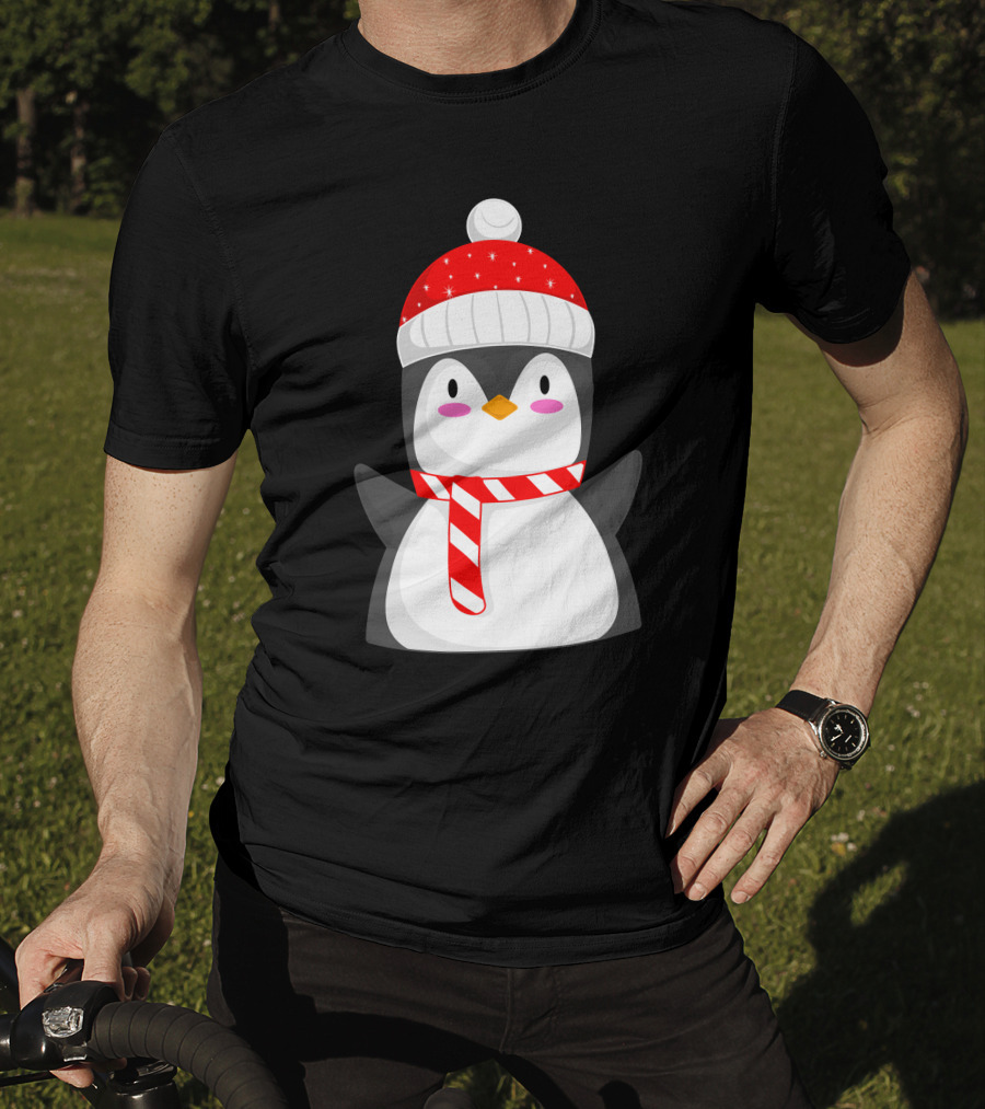Pinguine Christmas Winter Penguin With Red Snowy Hat And Striped Scarf T-Shirt
