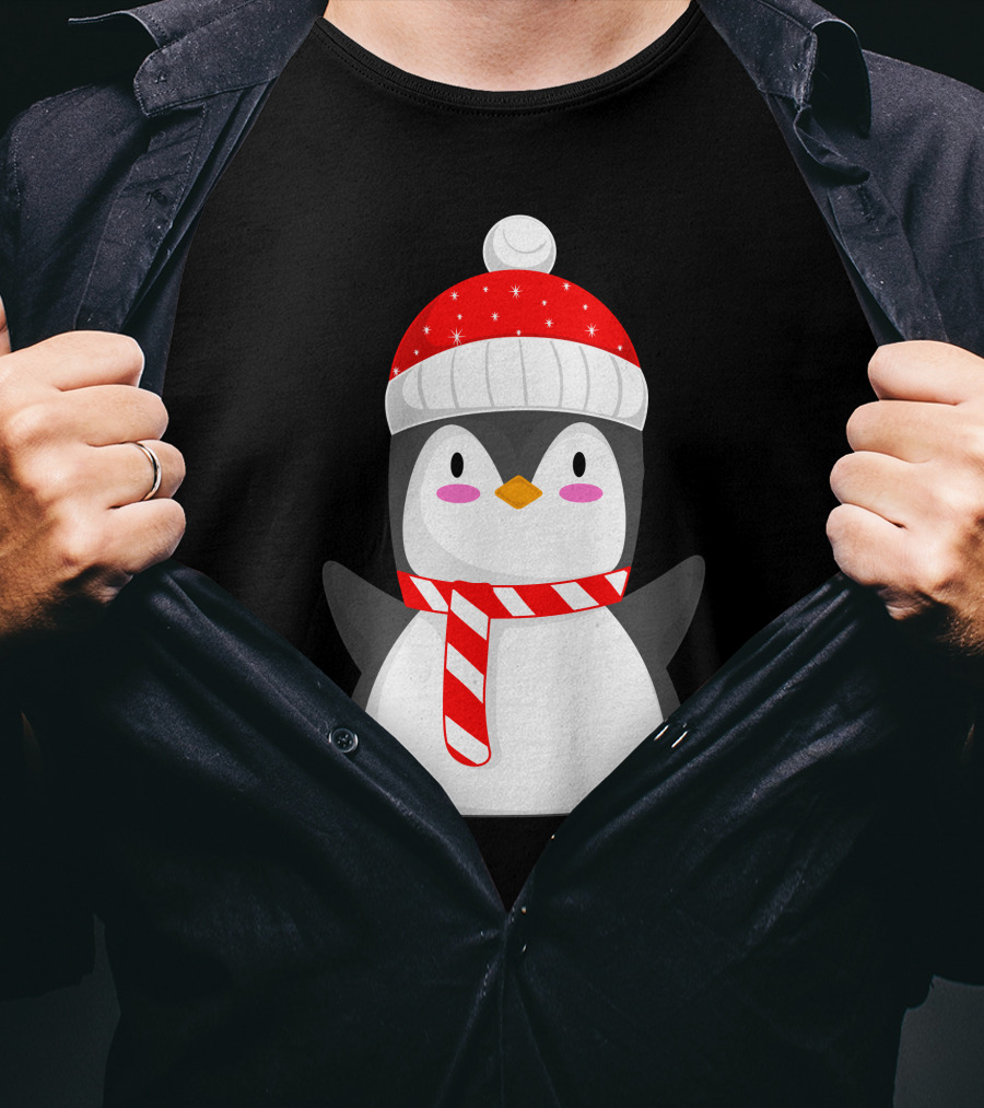 Pinguine Christmas Winter Penguin With Red Snowy Hat And Striped Scarf T-Shirt
